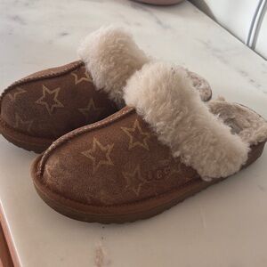 UGG Girls Suede Star Print Shearling-Lined Clog Slippers - Brown